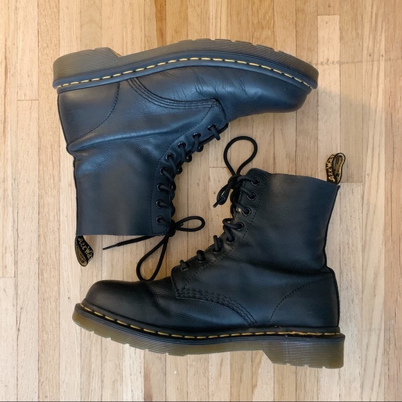 ❤️SOLD❤️ Dr. Martens Pascal Combat Lace-Up Boot - Picture 2 of 11